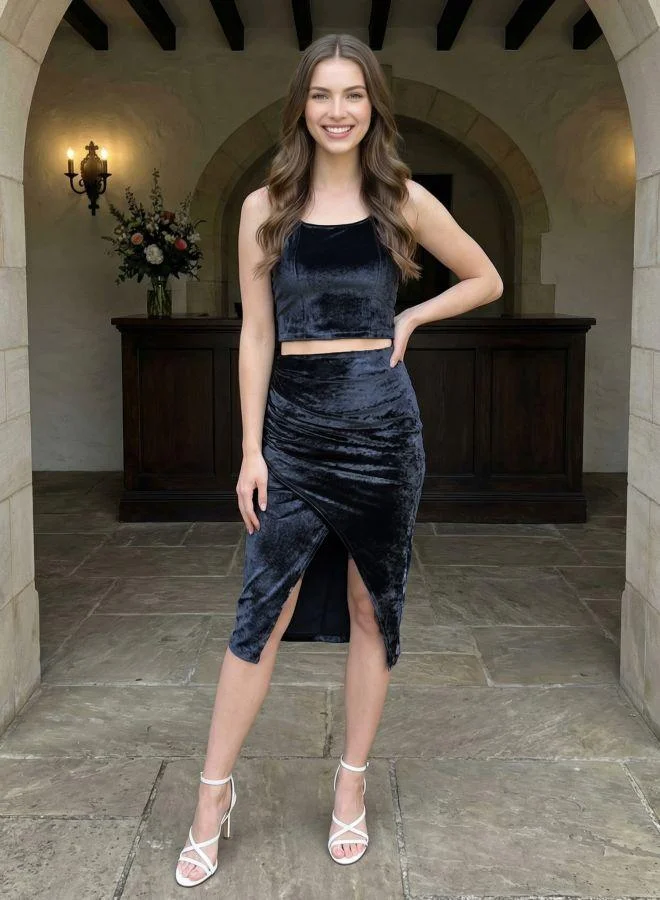 مرفوعة Women Fitted Solid Halter Neck Sleeveless Top And Skirt